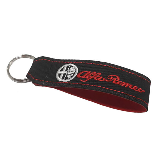 yfasmatino-kentito-mprelok-me-to-logotypo-tis-alfa-romeo-diploto