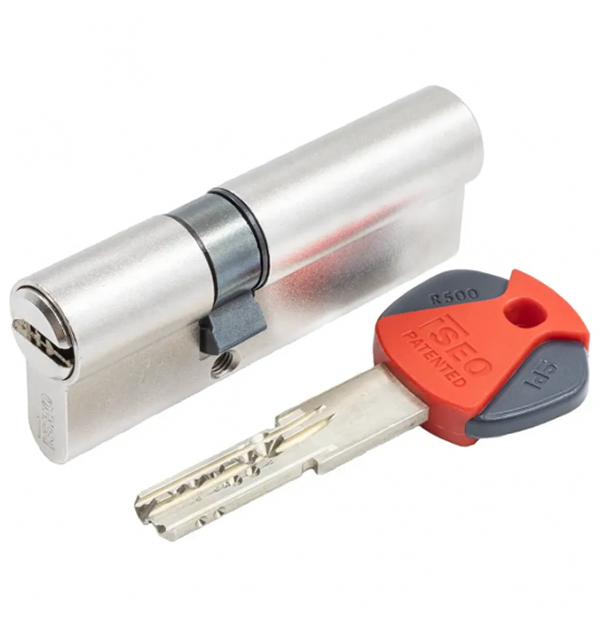 Κύλινδρος ασφαλείας ISEO R500 SPI με 5 κλειδιά με πλαστικό κεφάλι. Αξιόπιστος μηχανισμός ευρωπαϊκού προφίλ για πόρτες ασφαλείας οικιών και επαγγελματικών χώρων.